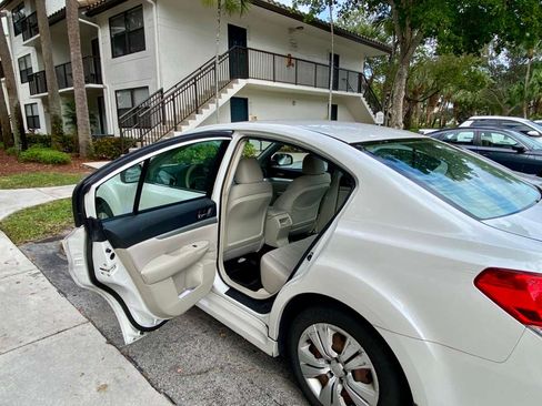 Used 2013 Subaru Legacy 2.5i image 10