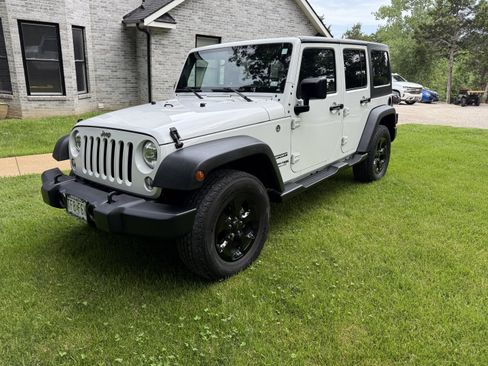 Used 2018 Jeep Wrangler Unlimited Sport S AWD/4WD image 11