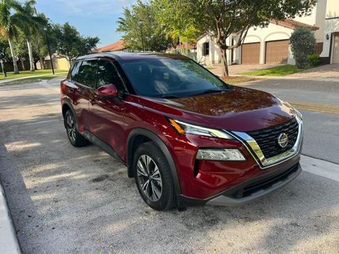 Used 2021 Nissan Rogue SV FWD image 1