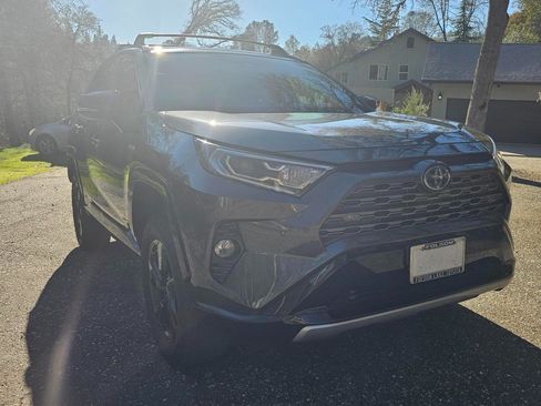Used 2019 Toyota RAV4 XSE image 5