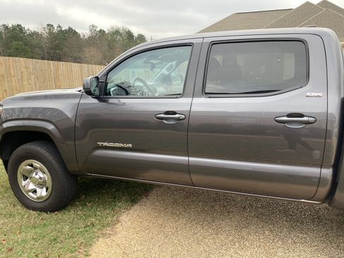 Used 2020 Toyota Tacoma SR5 image 5