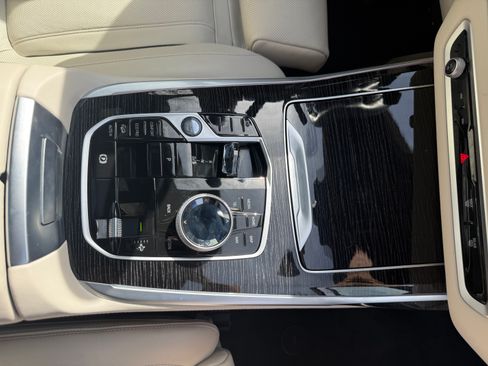 Used 2026 BMW X7 xDrive40i w/ Executive Package image 26