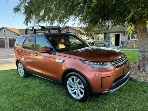 Used 2017 Land Rover Discovery HSE image 11