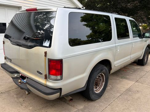 Used 2000 Ford Excursion XLT RWD image 4