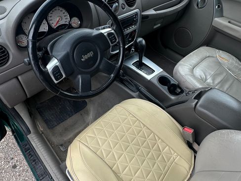 Used 2004 Jeep Liberty Limited w/ Security Group image 9