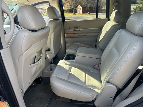 Used 2008 Chrysler Aspen Limited image 13