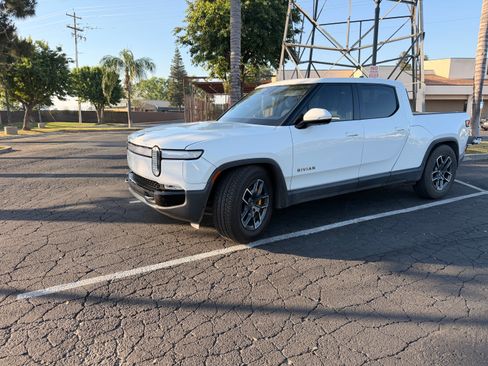 Used 2023 Rivian R1T Adventure image 1