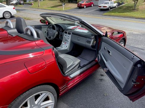 Used 2005 Chrysler Crossfire Limited image 8