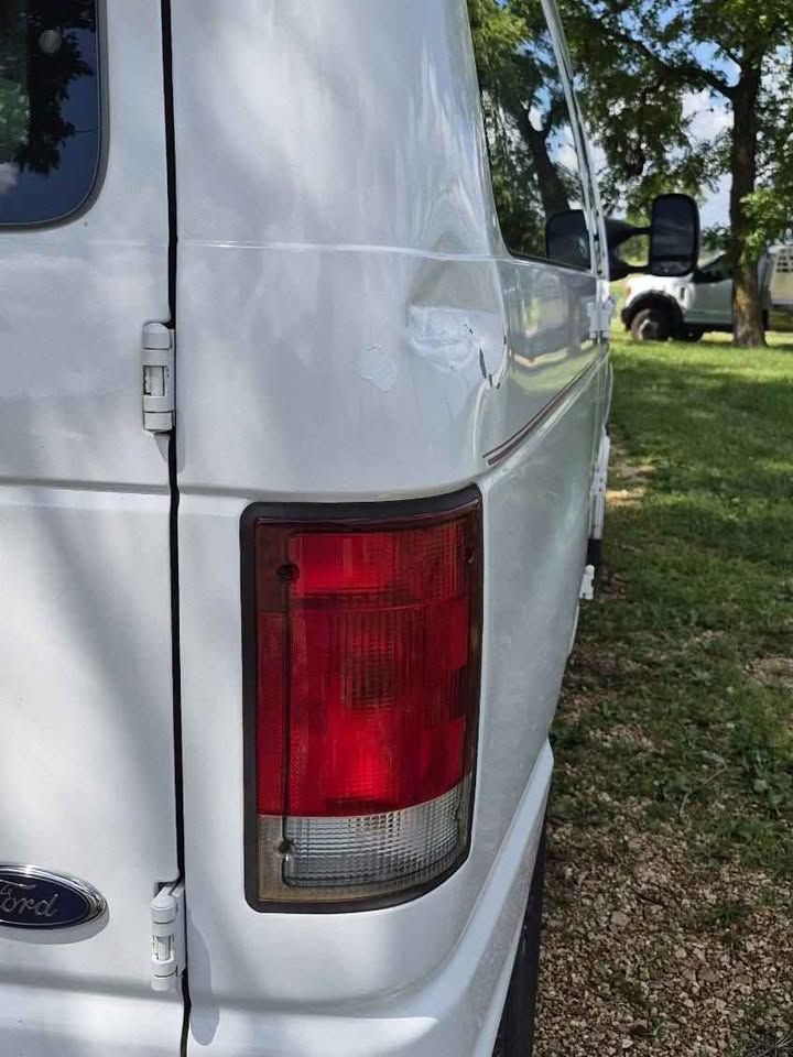 Used 2000 Ford E-350 and Econoline 350 Wagon RWD image 20