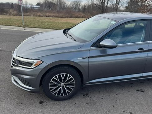Used 2019 Volkswagen Jetta SEL image 2