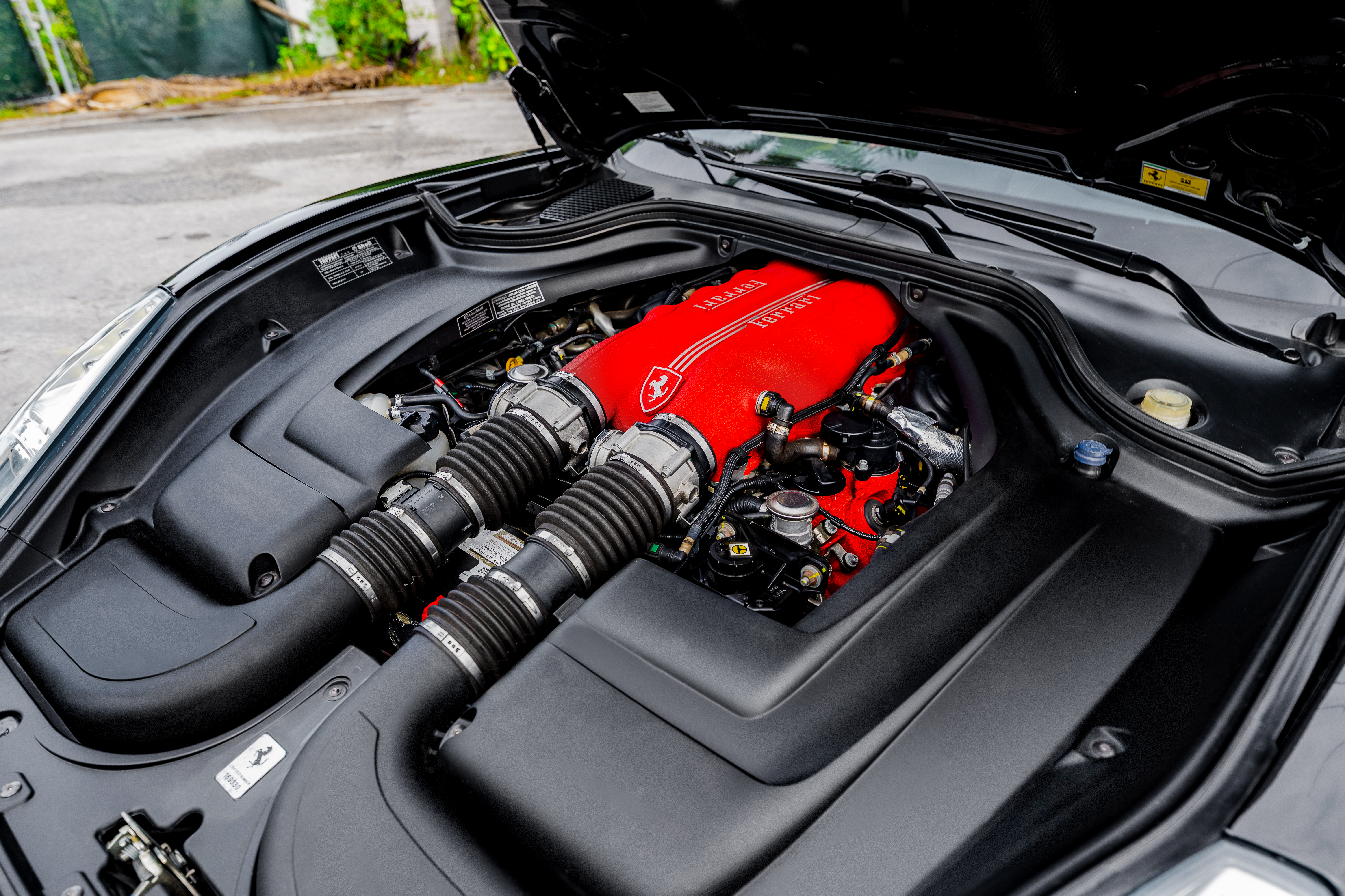 Used 2010 Ferrari California RWD image 12