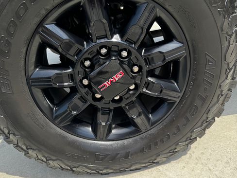 Used 2024 GMC Sierra 2500 AT4 w/ AT4 Premium Plus Package AWD/4WD image 10