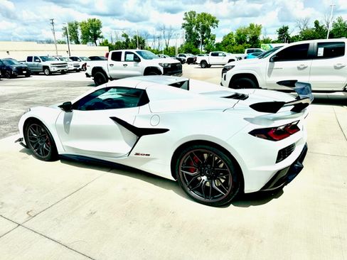 Used 2024 Chevrolet Corvette Z06 image 16