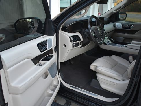 Used 2019 Lincoln Navigator L Reserve image 8
