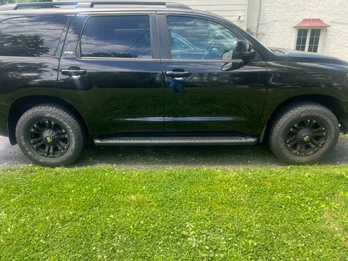 Used 2012 Toyota Sequoia SR5 w/ Premium Pkg AWD/4WD image 6