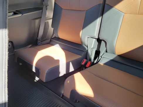 Used 2024 Lexus GX 550 image 10