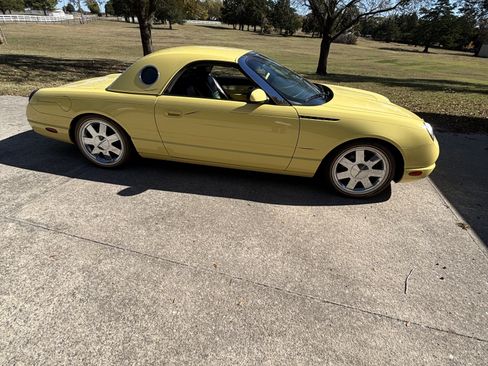 Used 2002 Ford Thunderbird RWD image 2