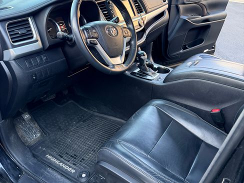 Used 2015 Toyota Highlander XLE AWD/4WD image 6