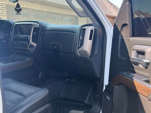 Used 2018 GMC Sierra 2500 Denali w/ Duramax Plus Package AWD/4WD image 16