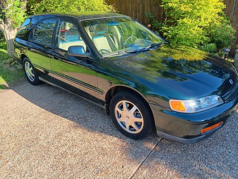 Used 1995 Honda Accord EX image 1