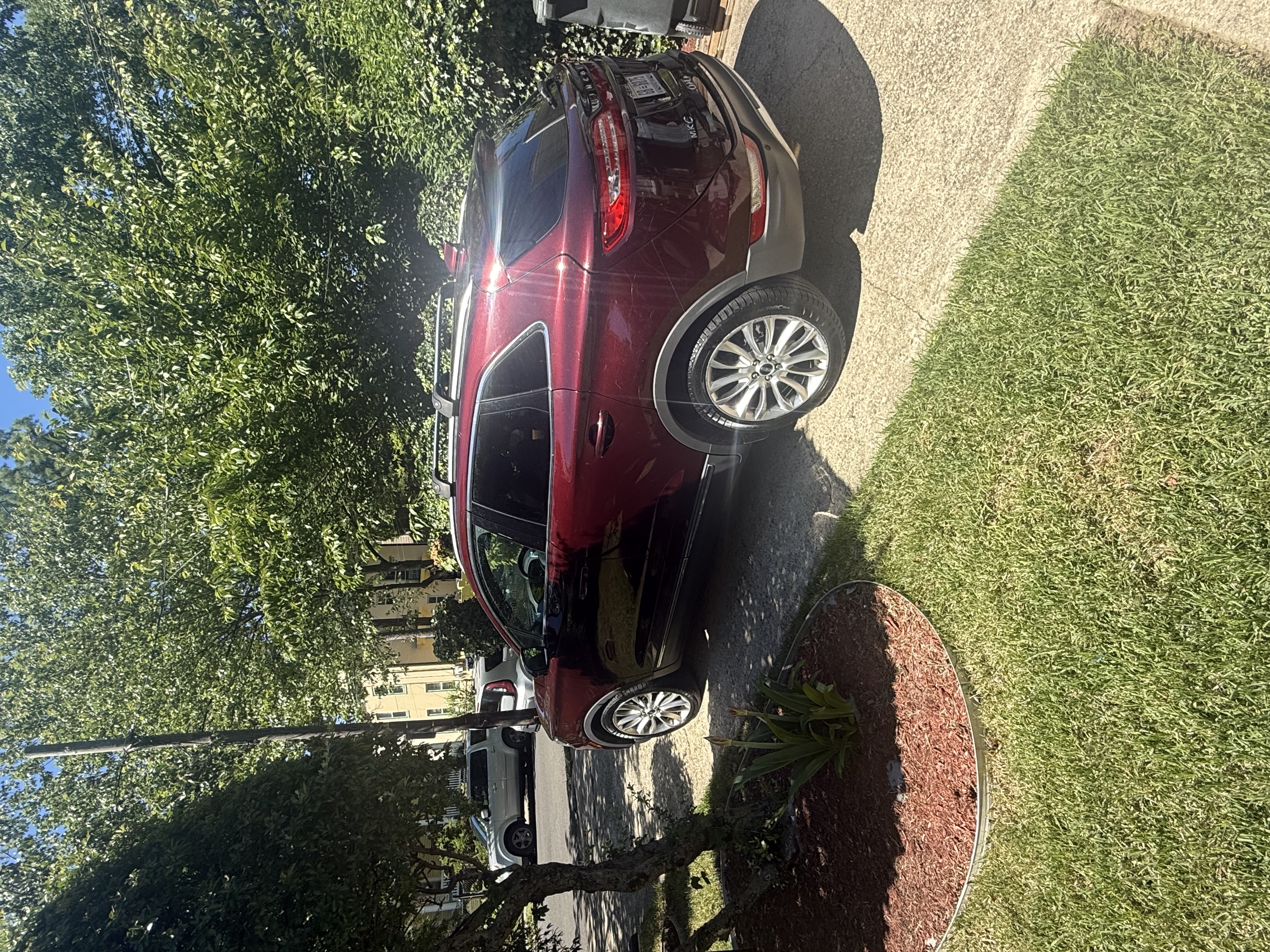 Used 2016 Lincoln MKC Reserve w/ Lincoln MKC Climate Package FWD image 2