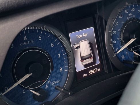 Used 2015 Toyota Sienna XLE image 10