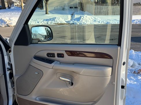 Used 2004 Cadillac Escalade ESV Platinum image 9