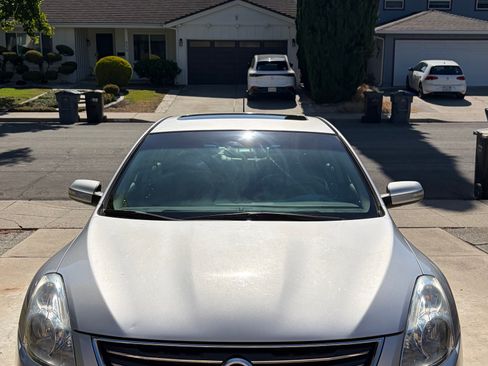 Used 2010 Nissan Altima Hybrid Sedan w/ Premium Pkg FWD image 8