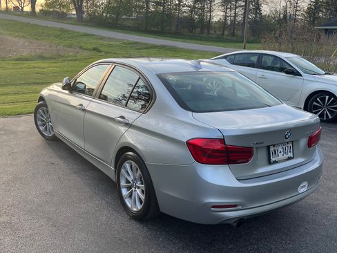 Used 2018 BMW 320i xDrive Sedan w/ Convenience Package AWD/4WD image 5