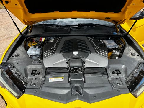 Used 2020 Lamborghini Urus AWD/4WD image 13
