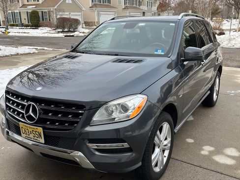Used 2012 Mercedes-Benz ML 350 ML 350 4MATIC Sport Utility 4D image 11