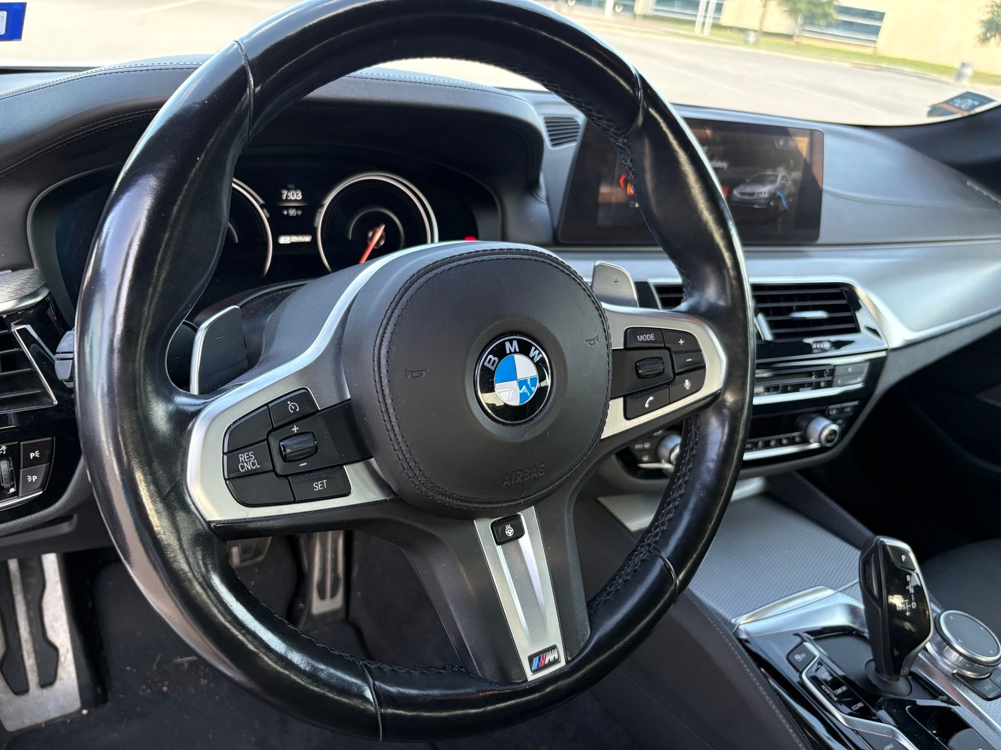 Used 2018 BMW 530e xDrive w/ M Sport Package 2 AWD/4WD image 5