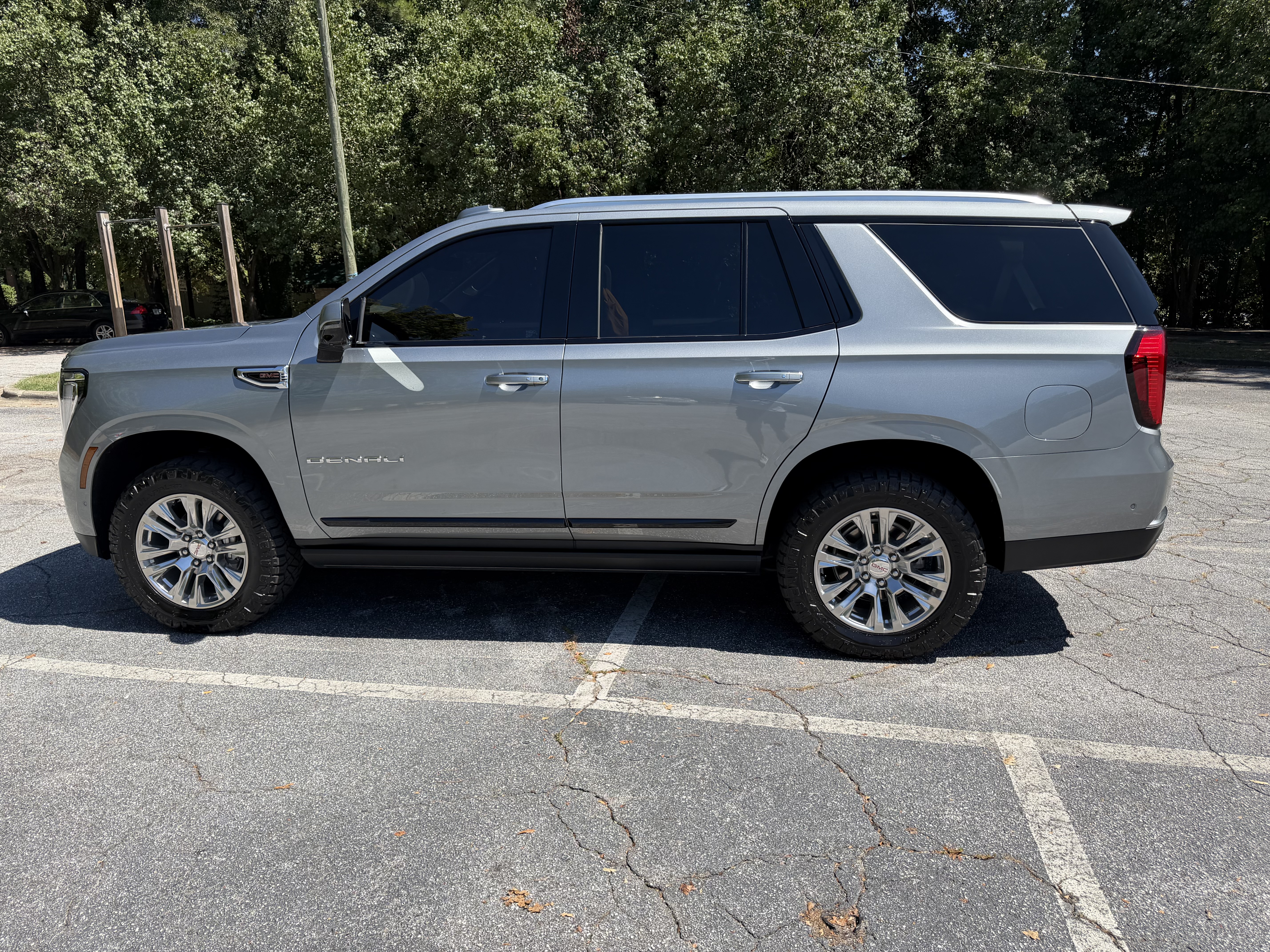 Used 2025 GMC Yukon Denali w/ Sun & Power Step Package AWD/4WD image 11
