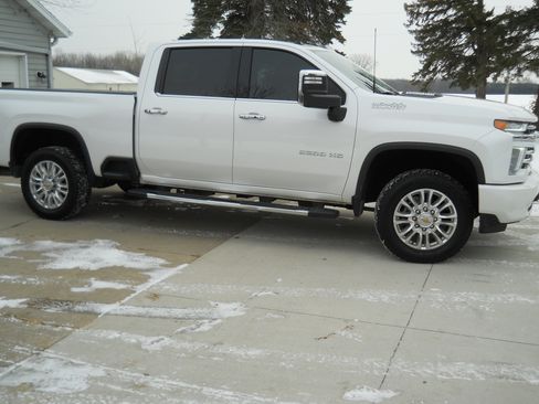 Used 2022 Chevrolet Silverado 2500 High Country w/ Z71 Off-Road Package image 6