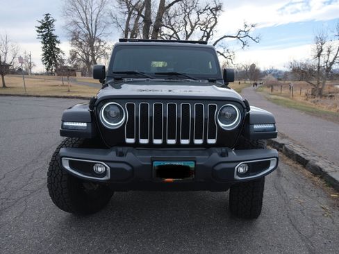 Used 2019 Jeep Wrangler Unlimited Sahara w/ Safety Group image 11