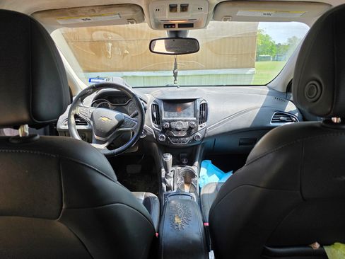 Used 2018 Chevrolet Cruze Premier image 7