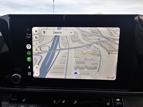 Used 2025 Toyota Camry SE image 13