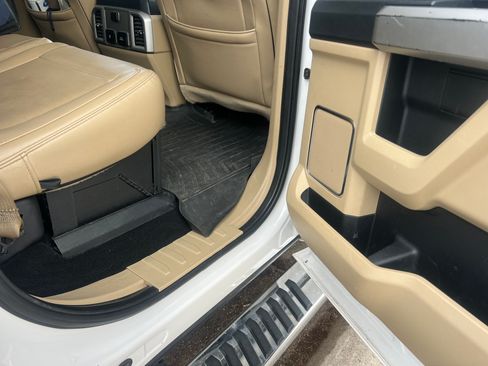 Used 2019 Ford F250 Lariat w/ Lariat Ultimate Package image 25