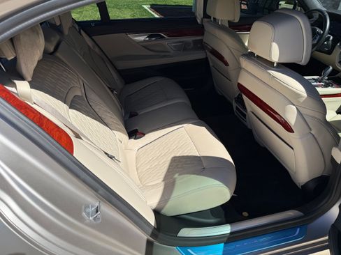 Used 2020 BMW ALPINA B7 xDrive w/ Luxury Rear Seating Package AWD/4WD image 8
