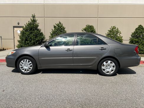 Used 2002 Toyota Camry XLE image 2