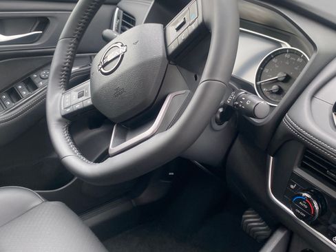 Used 2026 Nissan Rogue Dark Armor FWD image 11
