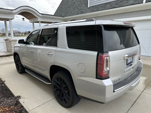 Used 2015 GMC Yukon Denali w/ Touring Package image 2