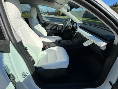 Used 2024 Tesla Model Y Long Range image 12