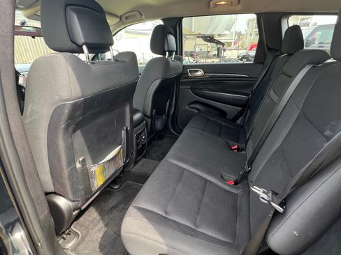 Used 2012 Jeep Grand Cherokee Laredo w/ Laredo E Group image 11