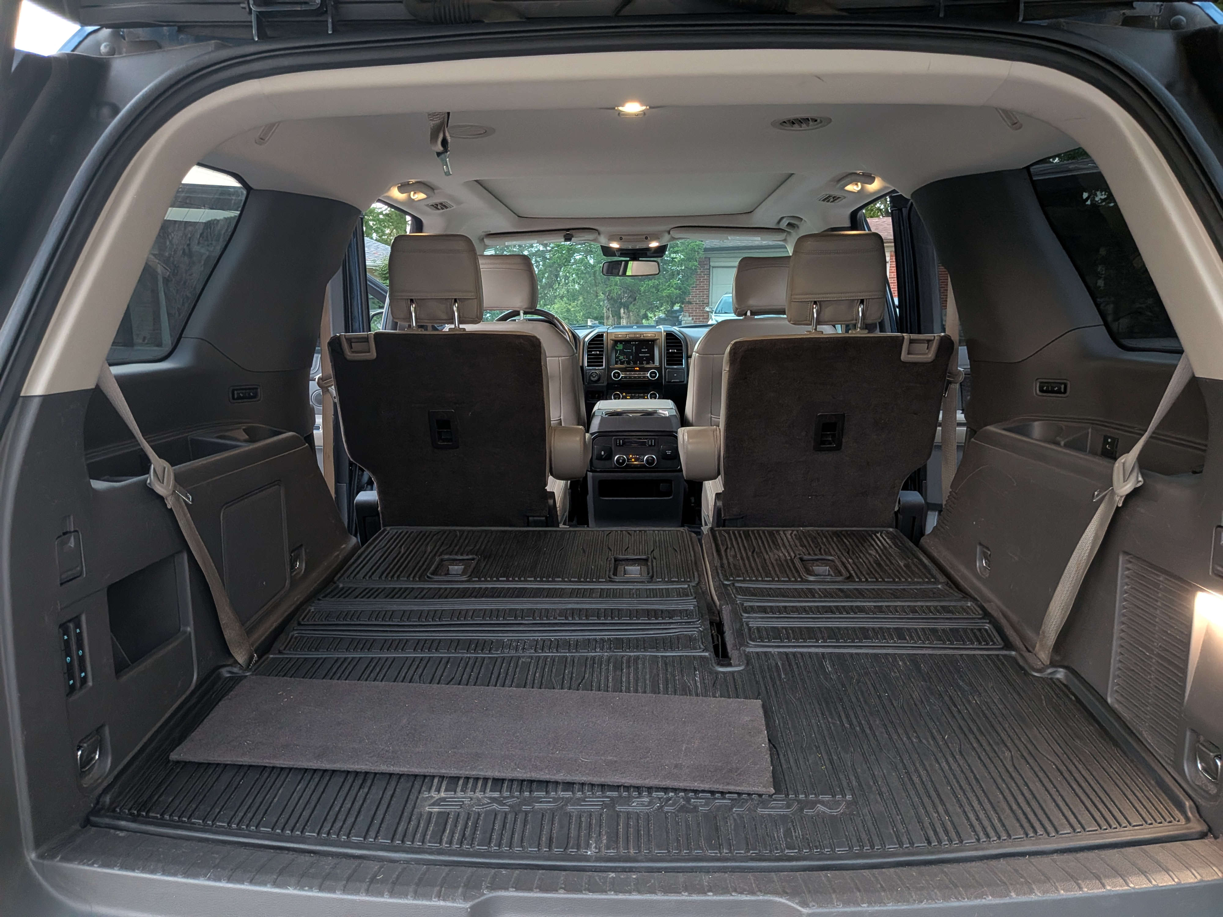 Used 2018 Ford Expedition Limited w/ Equipment Group 301A RWD image 19