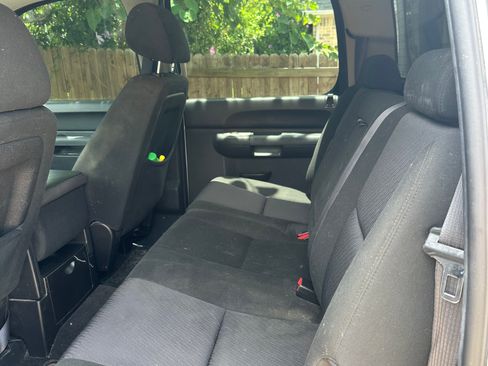 Used 2011 Chevrolet Silverado 1500 LT w/ Interior Plus Package AWD/4WD image 6