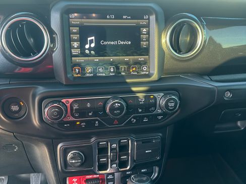 Used 2022 Jeep Wrangler Unlimited Rubicon w/ Trailer Tow Package image 8