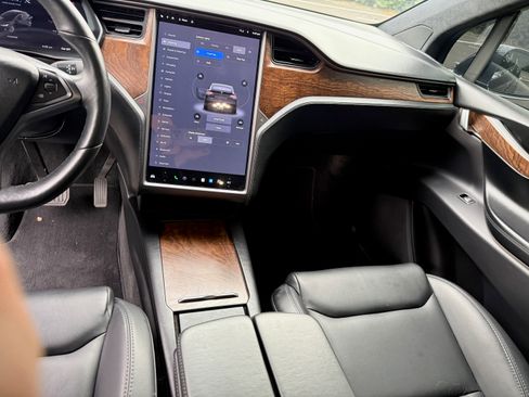 Used 2021 Tesla Model X Long Range image 19