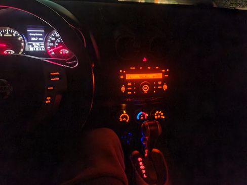 Used 2011 Nissan Rogue S image 23