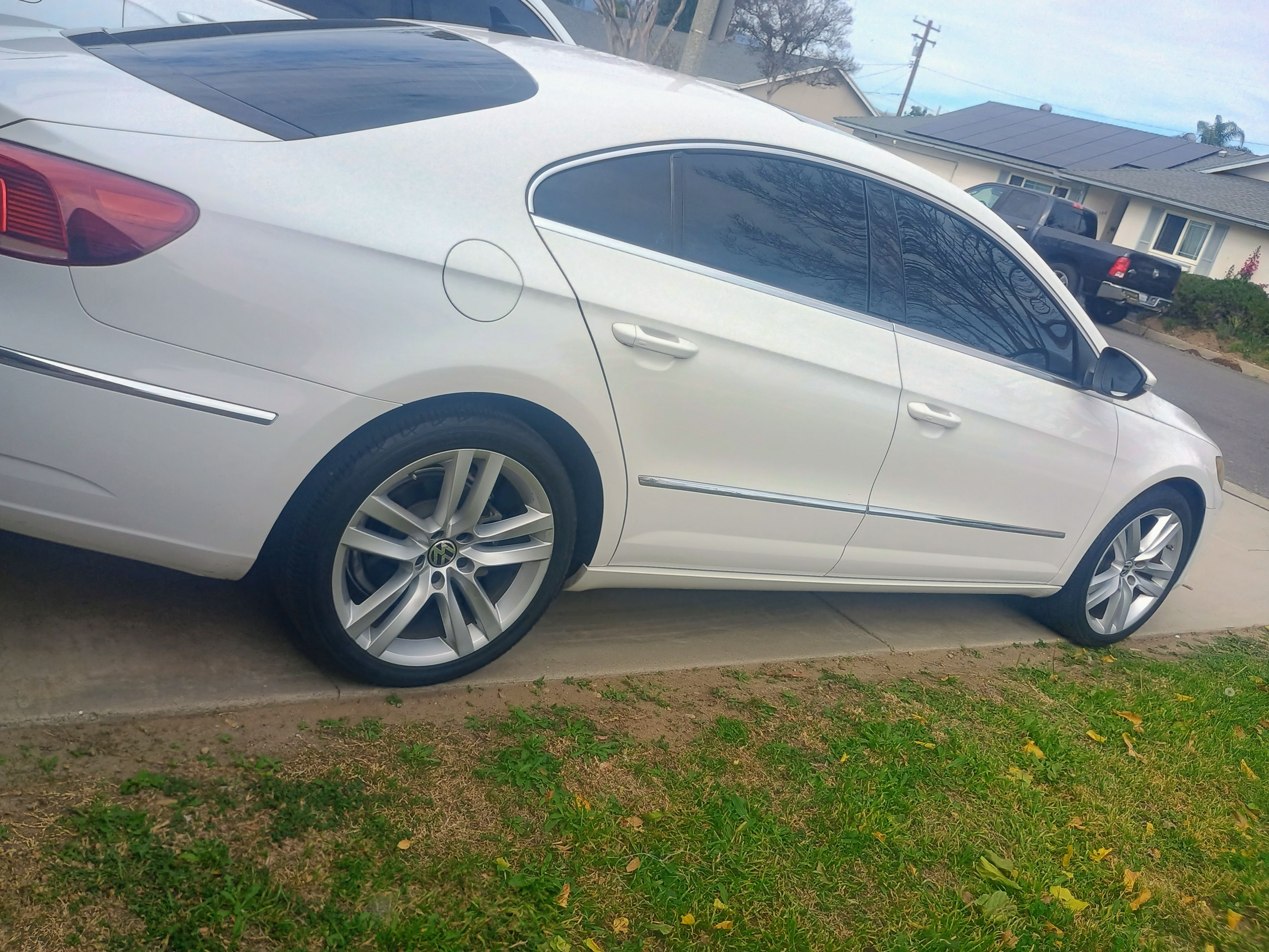Used 2014 Volkswagen CC Executive FWD image 2